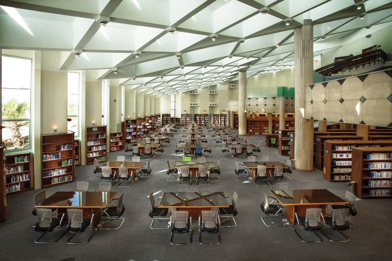 144349-خالد-الطوخى-ومكتبة-جامعة-مصر-للعلوم--(1)