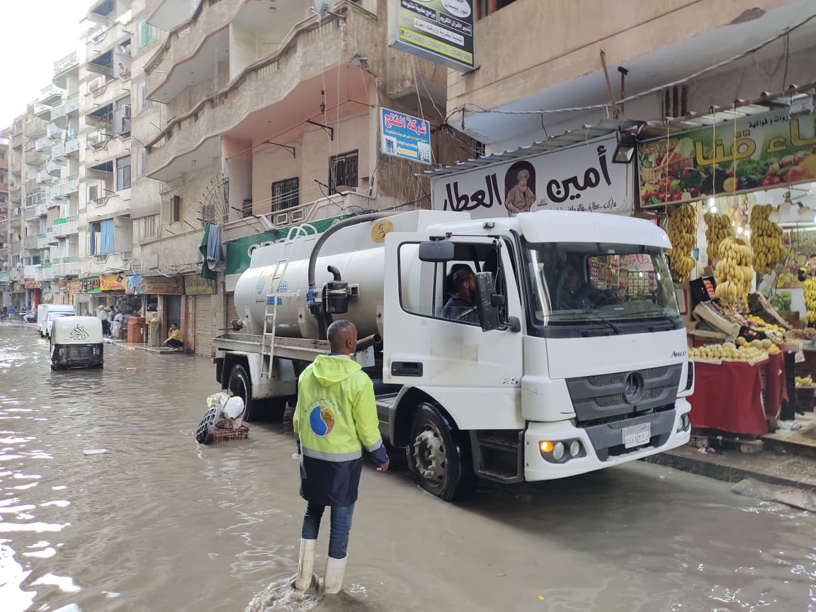 أعمال شفط مياه الأمطار بالإسكندرية (36)