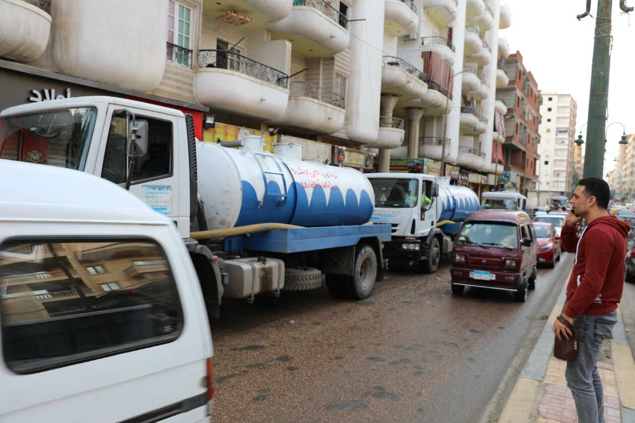 أعمال شفط مياه الأمطار بالإسكندرية (15)