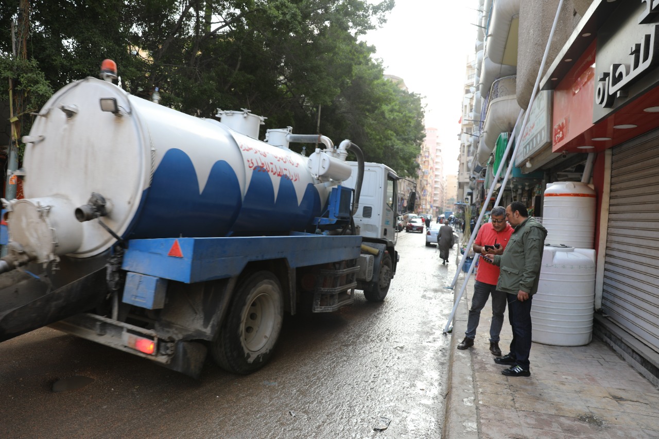 أعمال شفط مياه الأمطار بالإسكندرية (7)