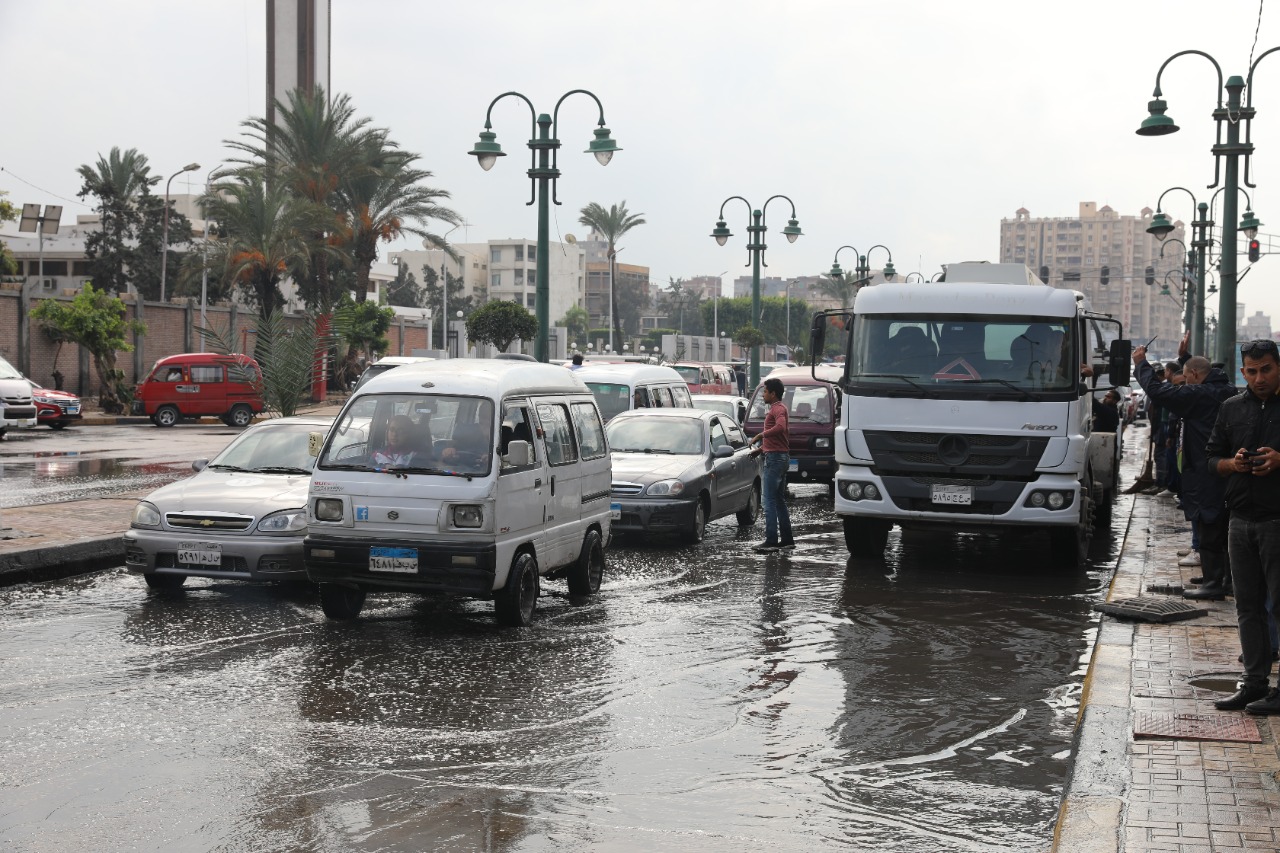 أعمال شفط مياه الأمطار بالإسكندرية (18)
