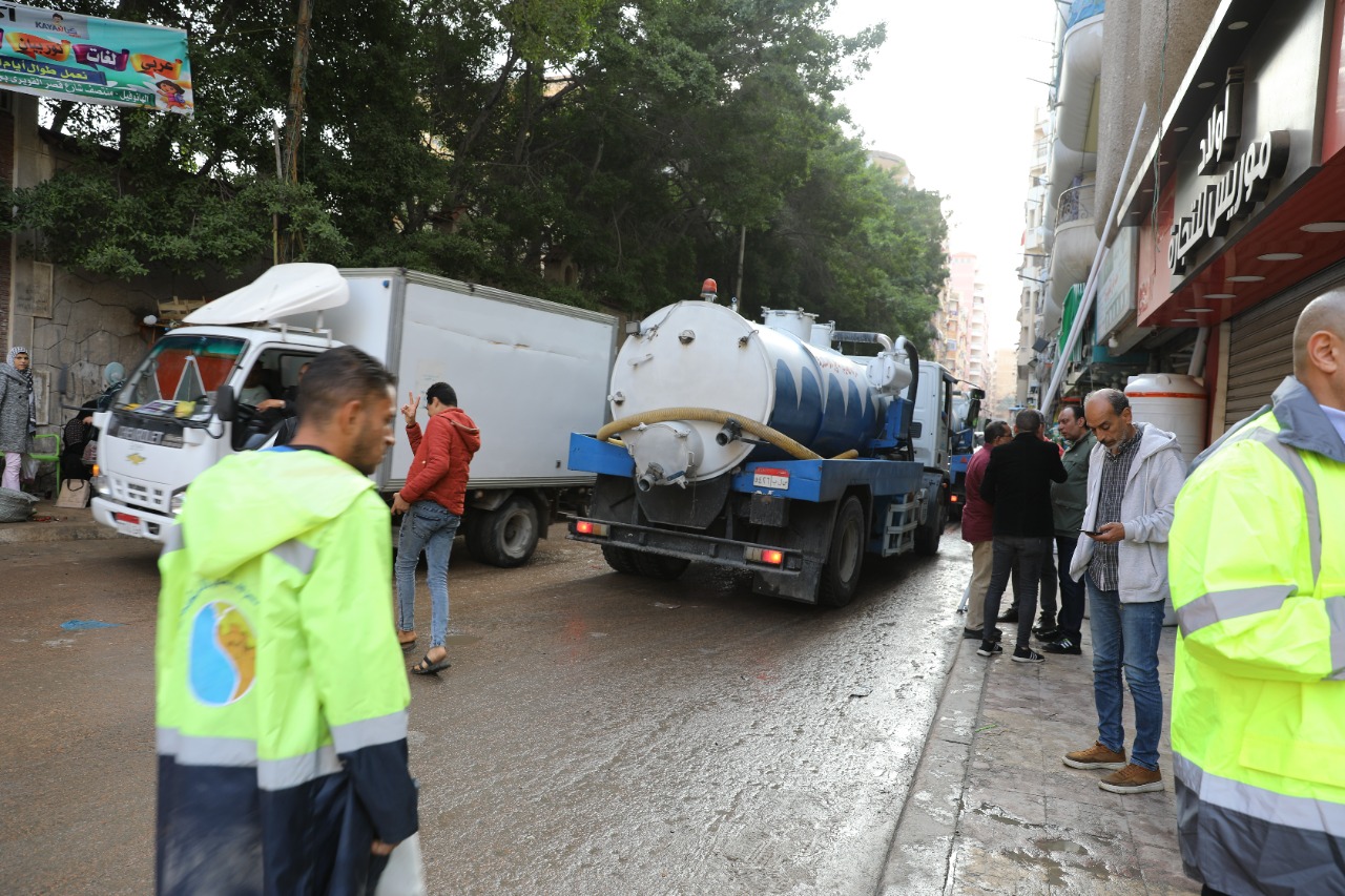 أعمال شفط مياه الأمطار بالإسكندرية (10)