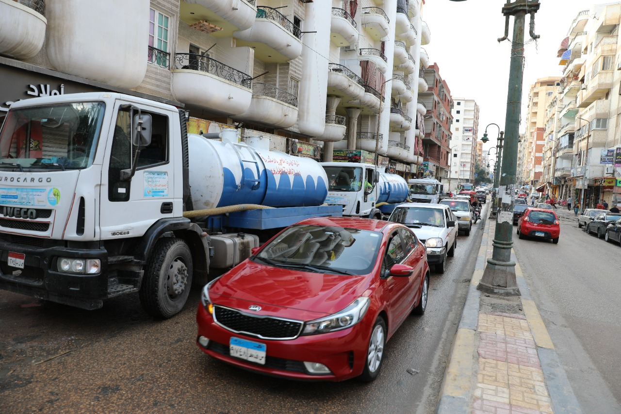 أعمال شفط مياه الأمطار بالإسكندرية (2)