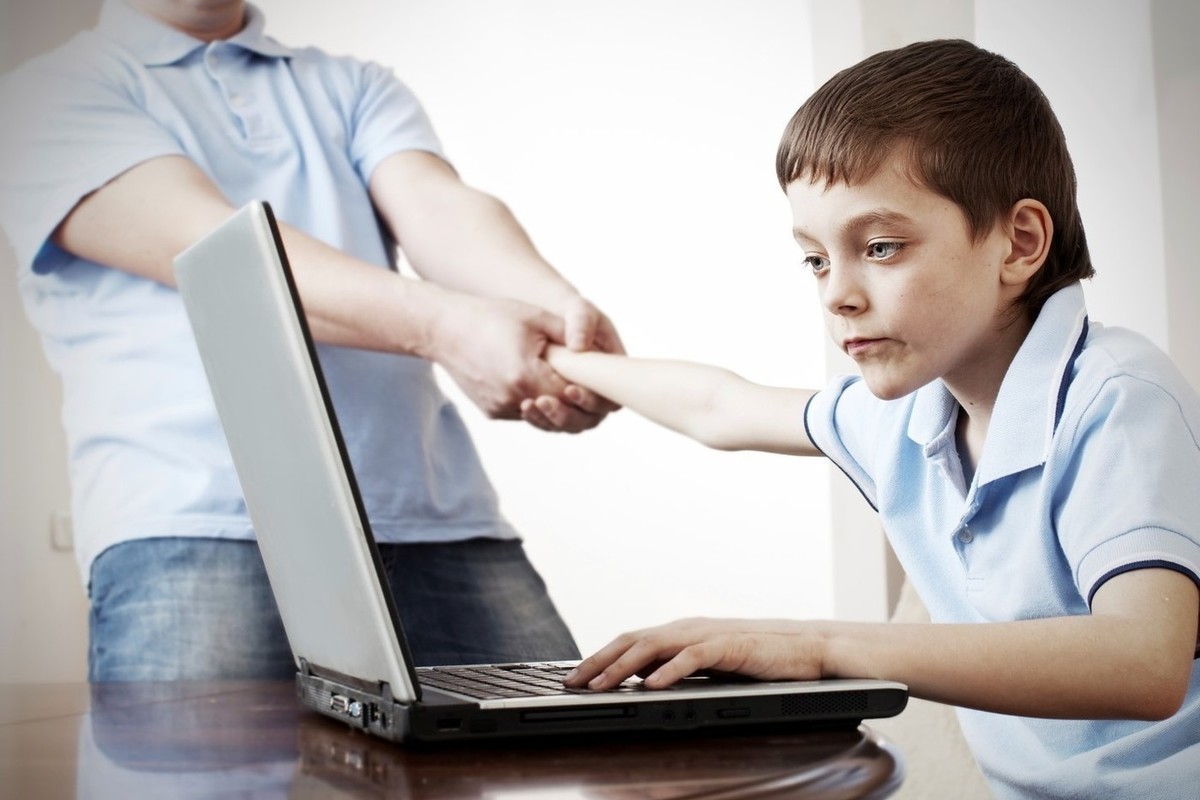 بحث-عن-اضرار-الاجهزة-الالكترونية-على-الاطفال