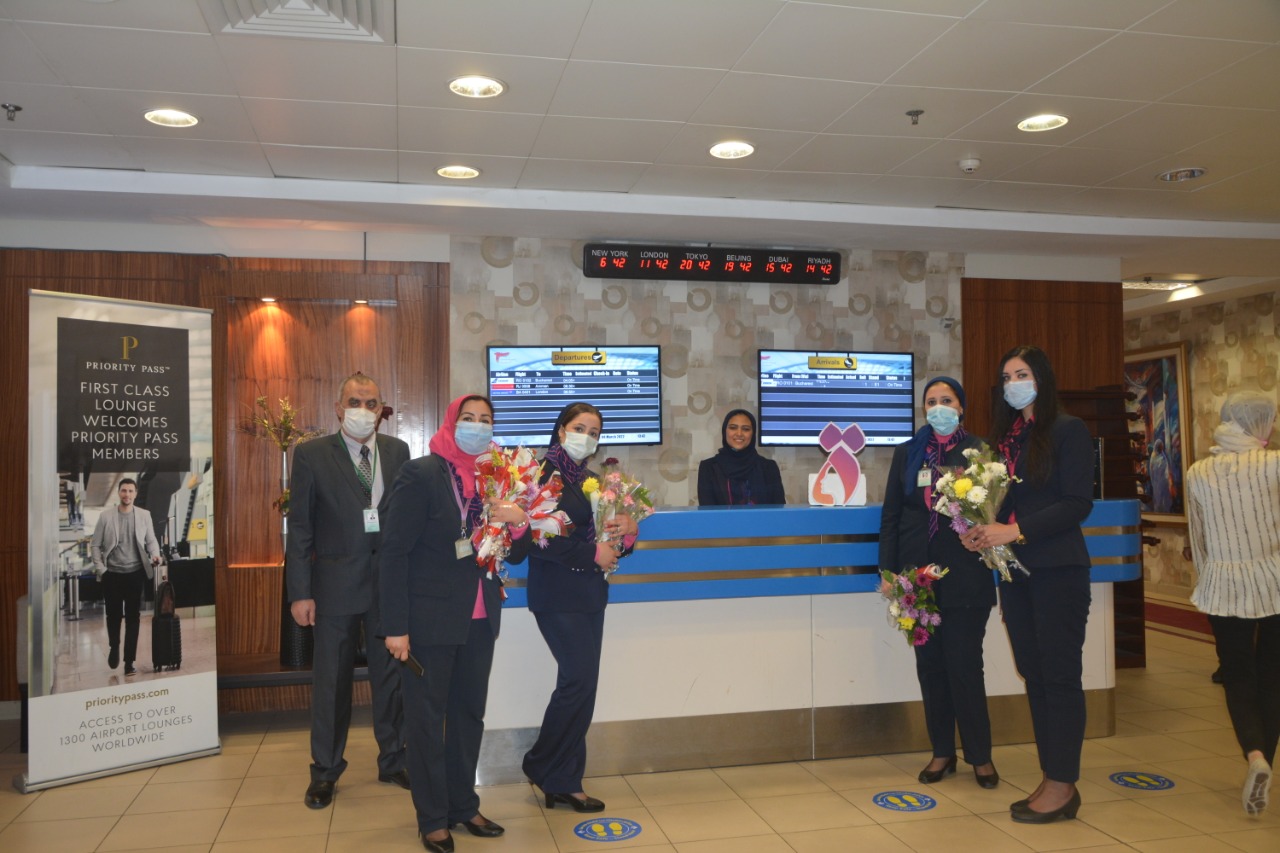 213536-مطار-القاهرة-يحتفل-باليوم-العالمي-للمرأة-(2)