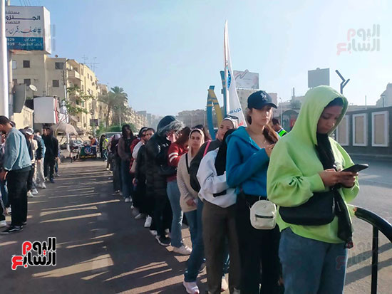57598-طوابير-من-الشباب-أمام-لجان-مدرسة-طبرى-بمصر-الجديدة-(6)