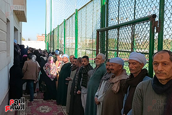 82803-طابور-للرجال-بالإنتخابات