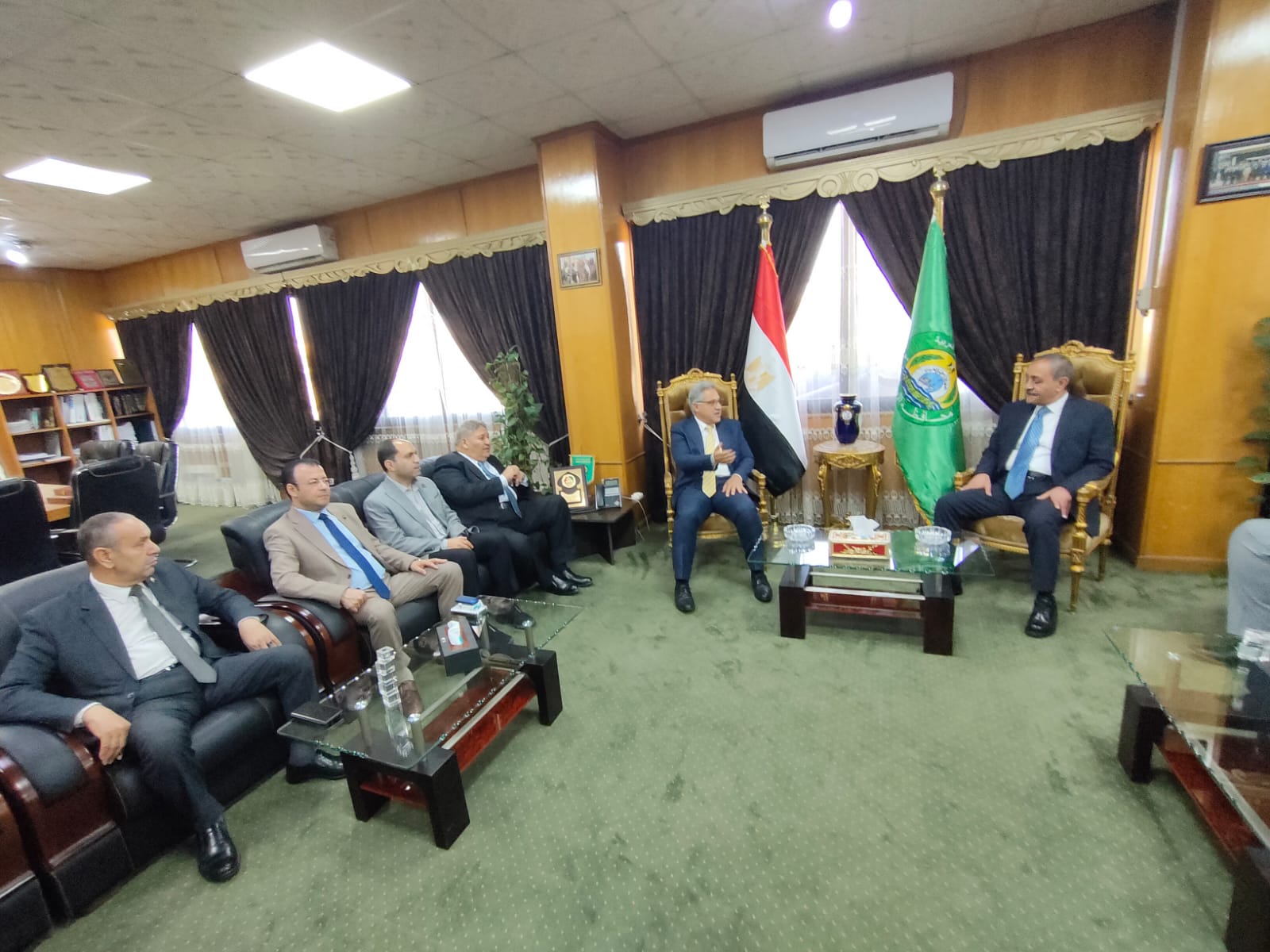 وفد لجنة الإدارة المحلية بمجلس النواب برئاسة النائب أحمد السجيني يلتقى محافظ الإسماعيلية  (1)