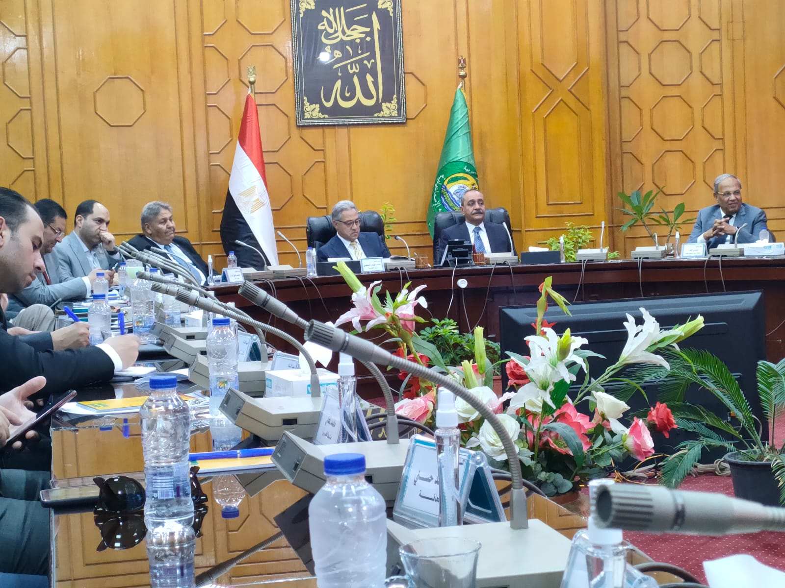 وفد لجنة الإدارة المحلية بمجلس النواب برئاسة النائب أحمد السجيني يلتقى محافظ الإسماعيلية  (4)