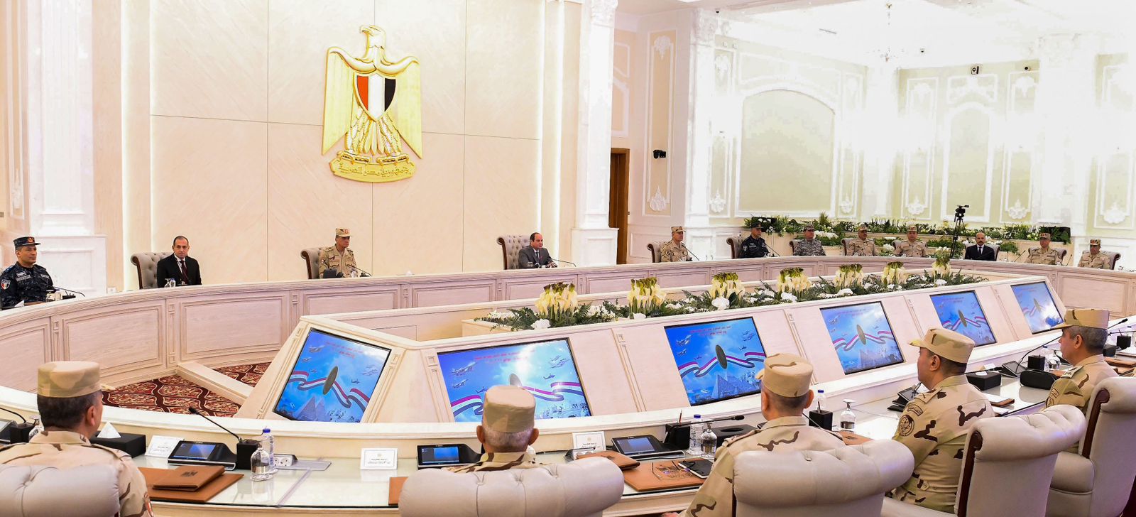 الرئيس عبد الفتاح السيسى خلال الاجتماع  (4)