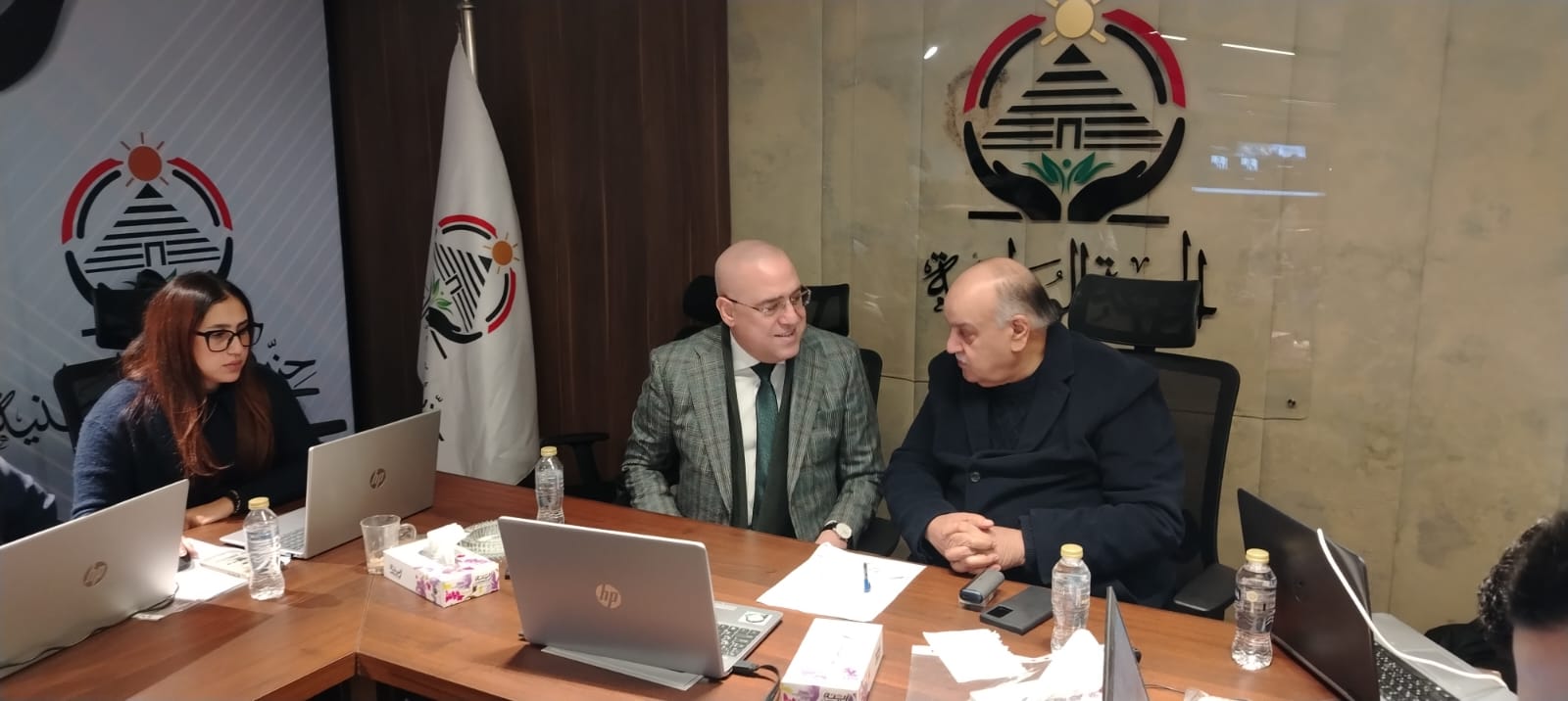 عاصم الجزار يتفقد الغرفة المركزية لـالجبهة الوطنية (10)