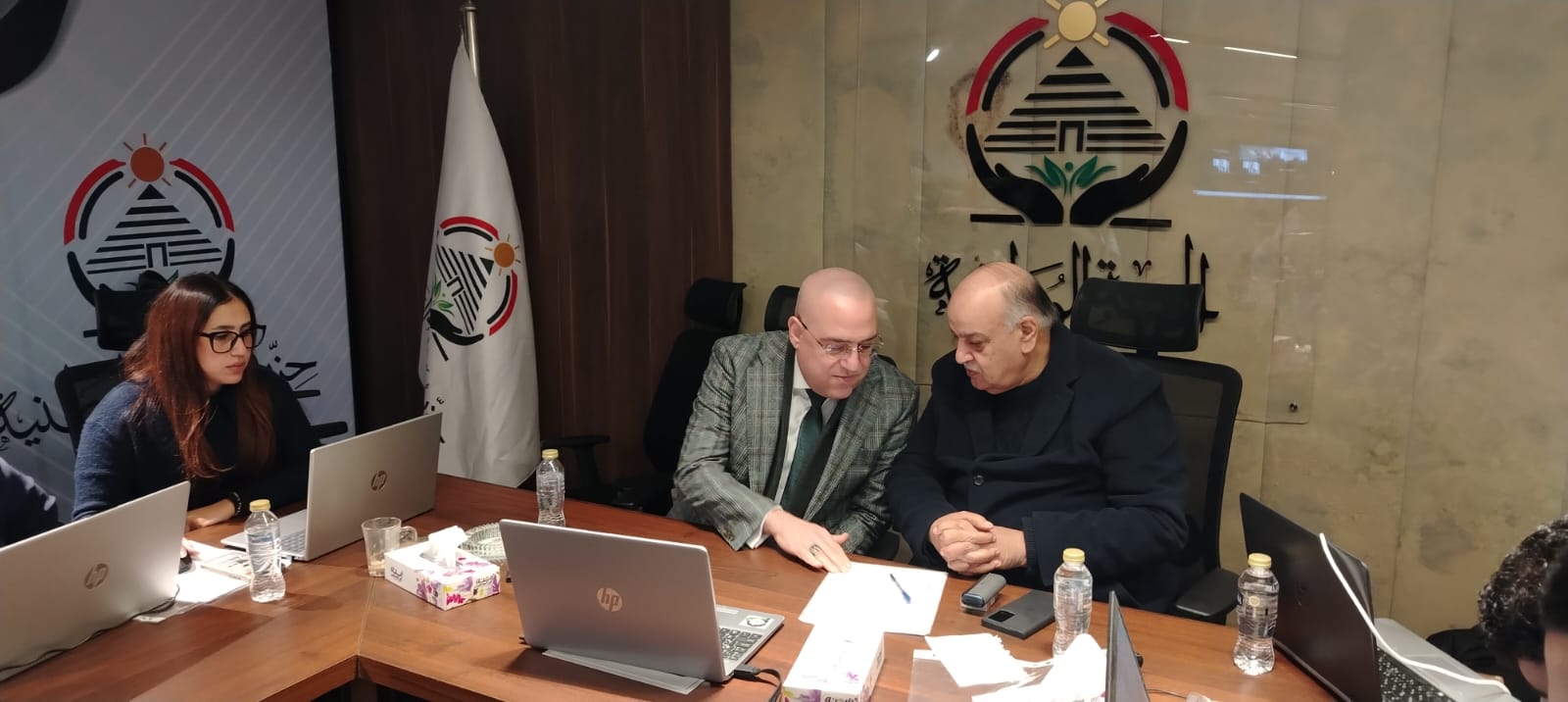 عاصم الجزار يتفقد الغرفة المركزية لـالجبهة الوطنية (7)