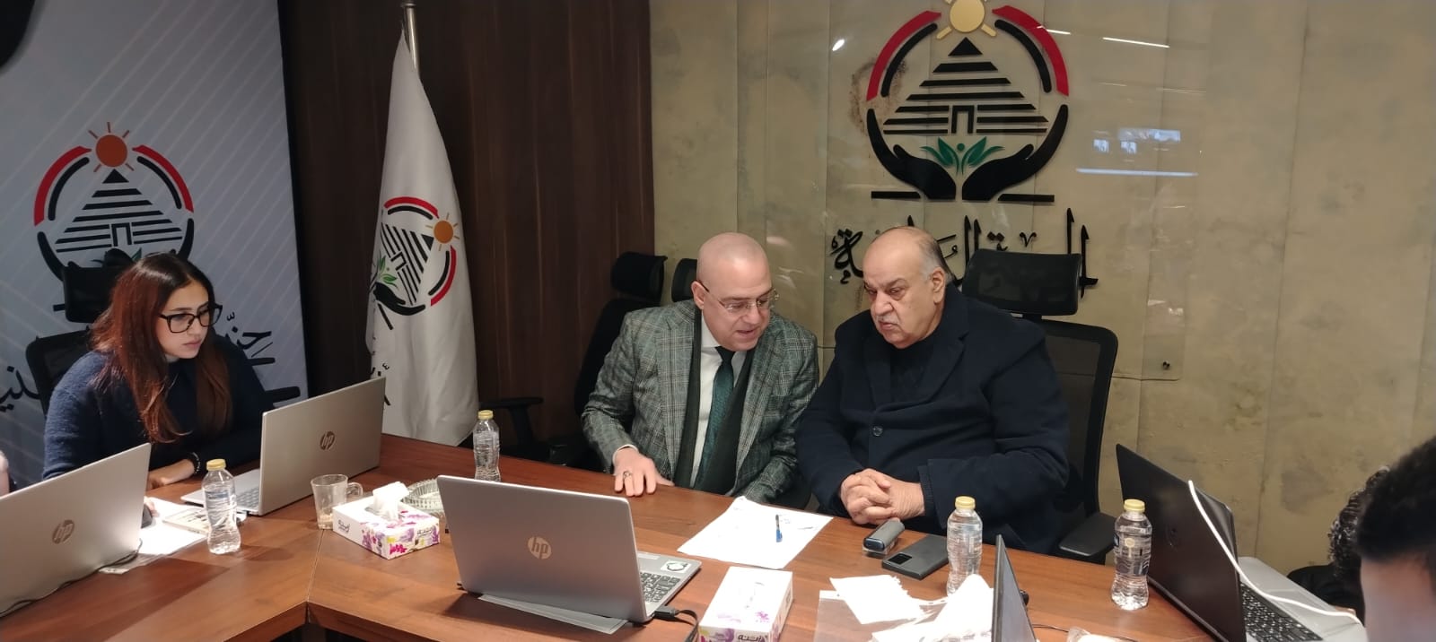 عاصم الجزار يتفقد الغرفة المركزية لـالجبهة الوطنية (3)