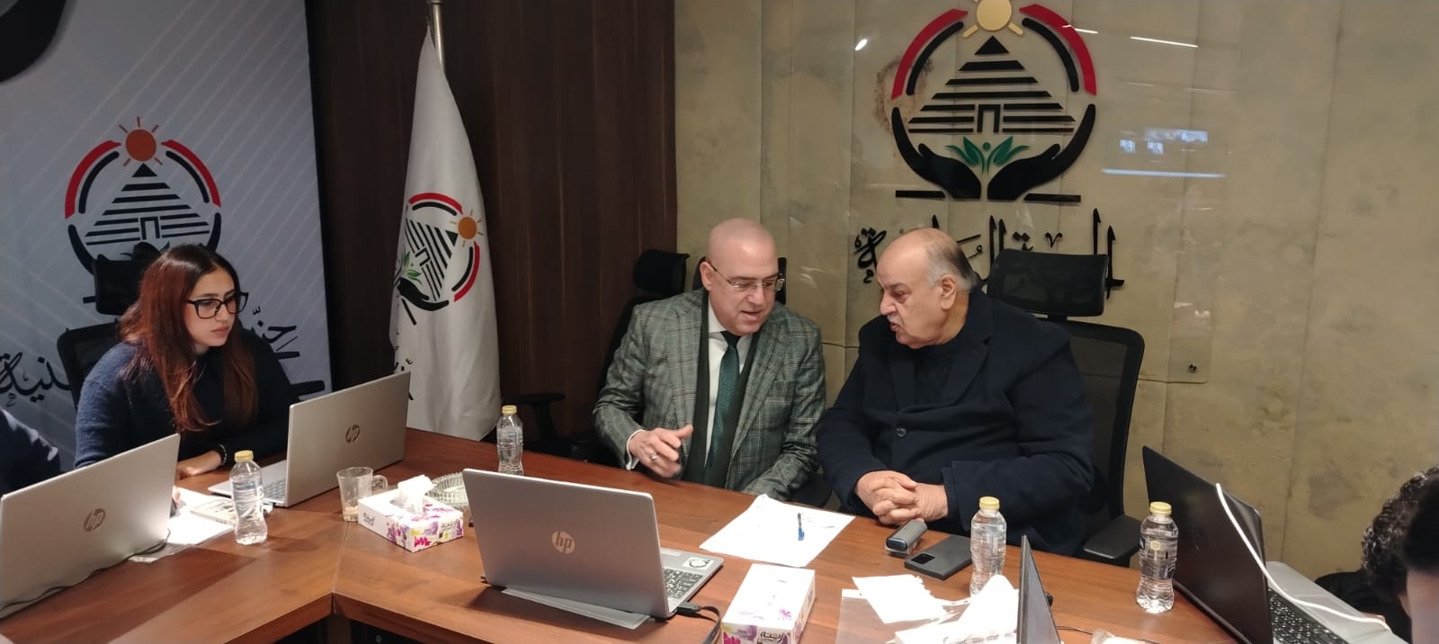 عاصم الجزار يتفقد الغرفة المركزية لـالجبهة الوطنية (9)