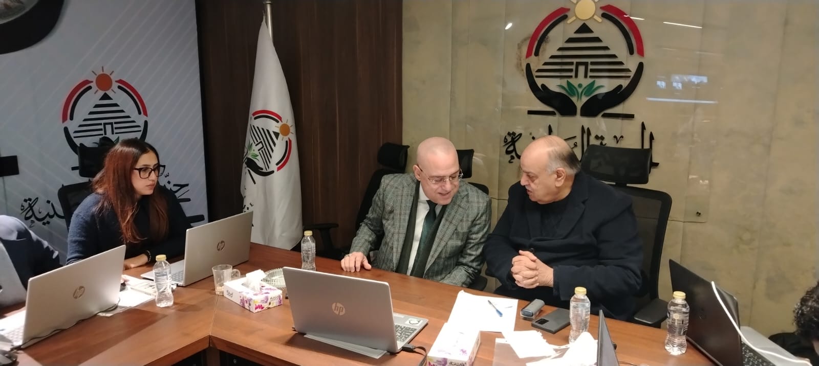 عاصم الجزار يتفقد الغرفة المركزية لـالجبهة الوطنية (2)