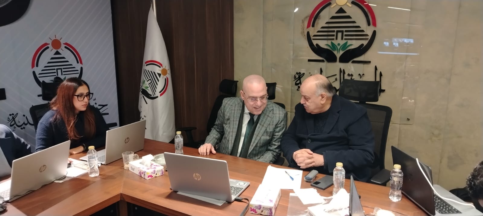 عاصم الجزار يتفقد الغرفة المركزية لـالجبهة الوطنية (6)