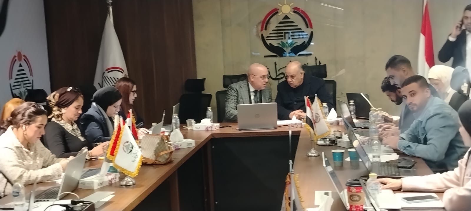 عاصم الجزار يتفقد الغرفة المركزية لـالجبهة الوطنية (8)