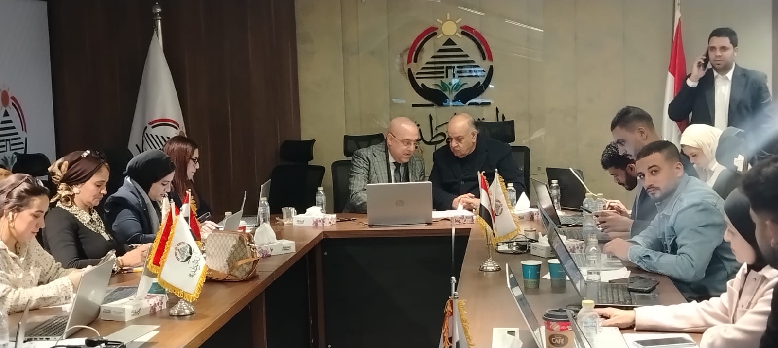 عاصم الجزار يتفقد الغرفة المركزية لـالجبهة الوطنية (4)