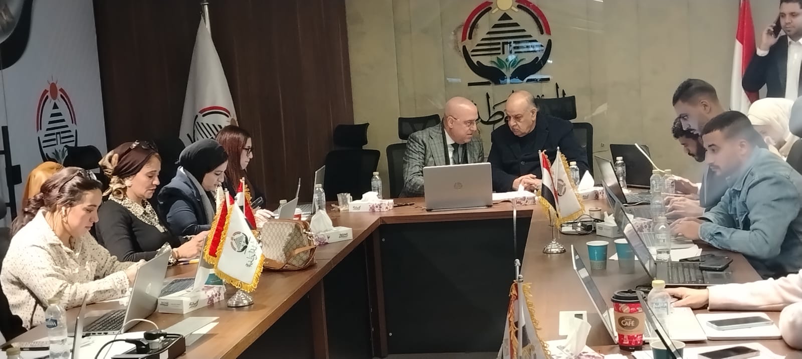 عاصم الجزار يتفقد الغرفة المركزية لـالجبهة الوطنية (5)