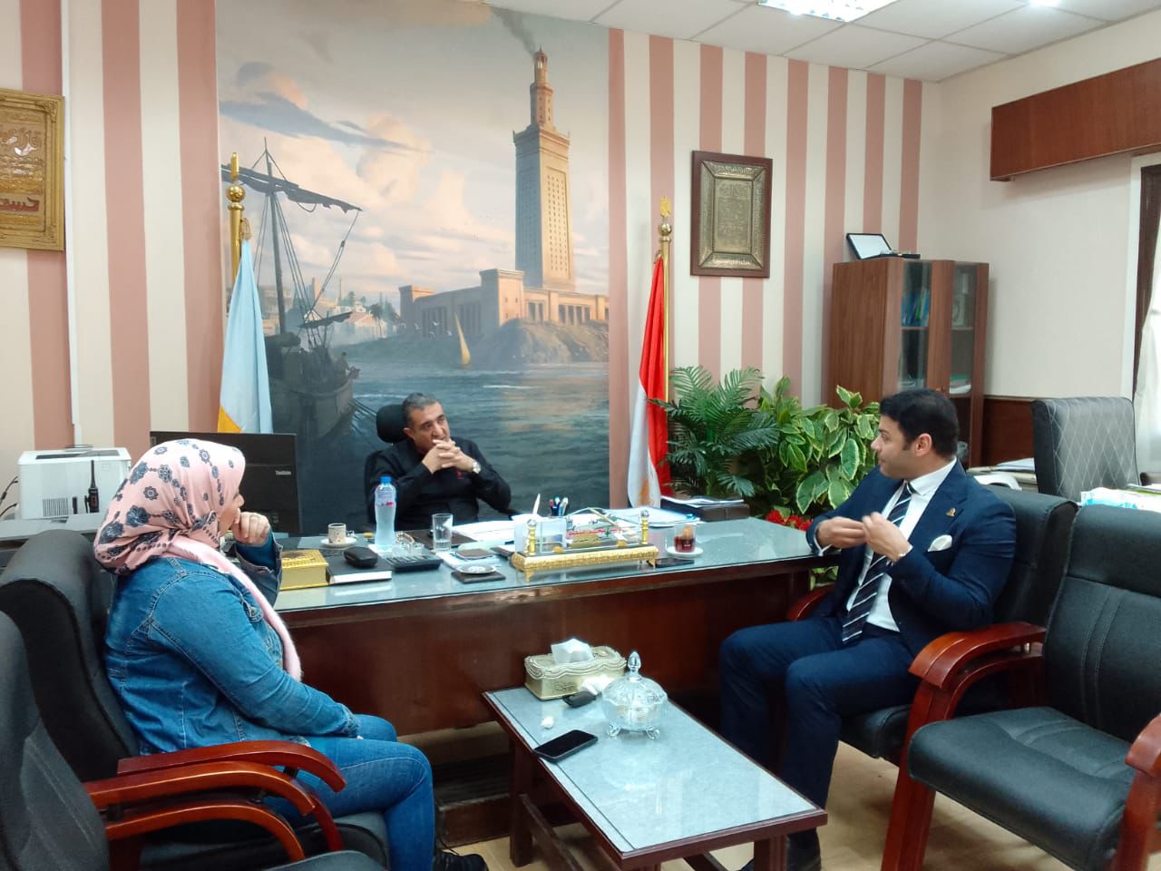 نائب بالجبهة الوطنية يتدخل لحل أزمة مديونيات مساكن الإيواء فى بن زولاق بالإسكندرية (7)