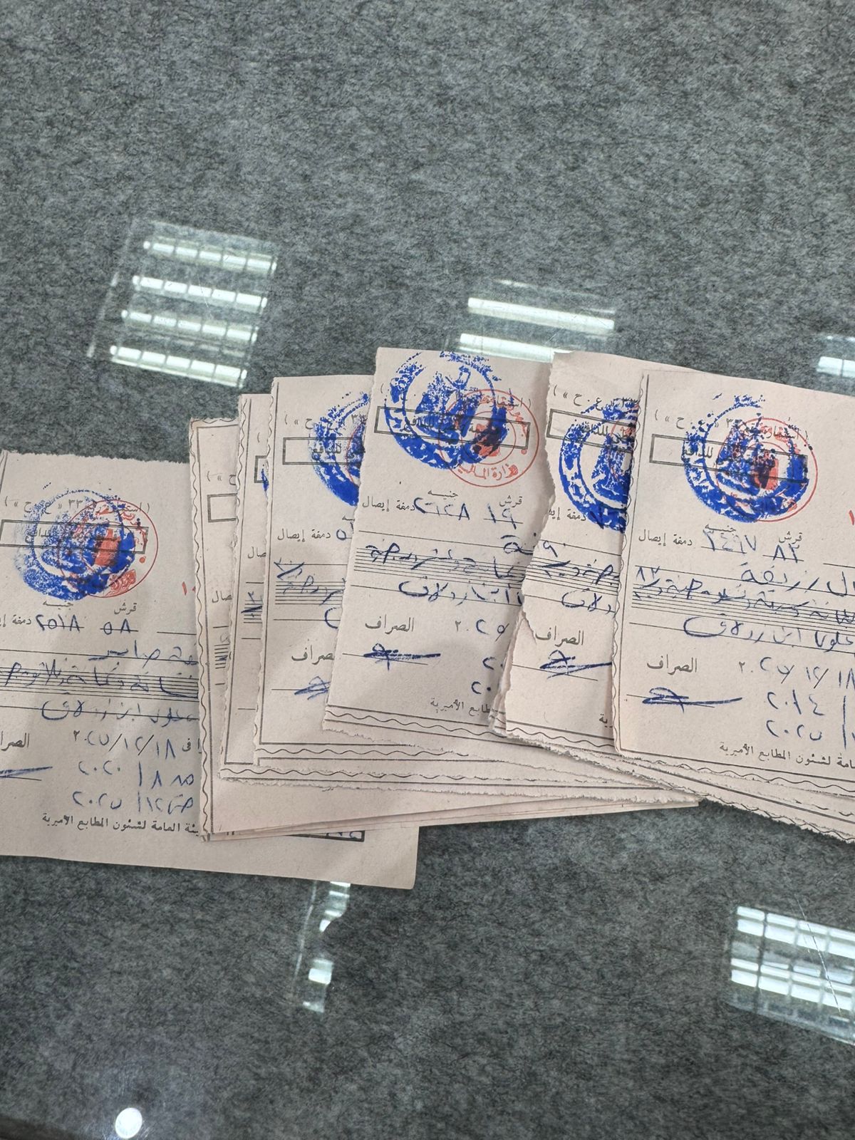 نائب بالجبهة الوطنية يتدخل لحل أزمة مديونيات مساكن الإيواء فى بن زولاق بالإسكندرية (1)