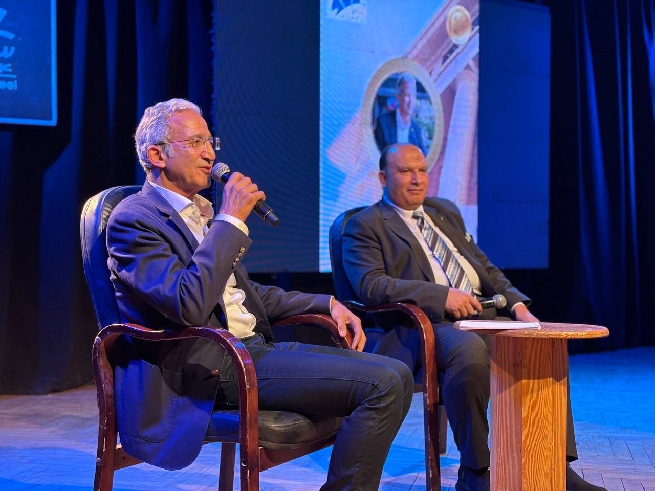 88d501b9-f924-4c95-b5f6-d8e868eb1c7d