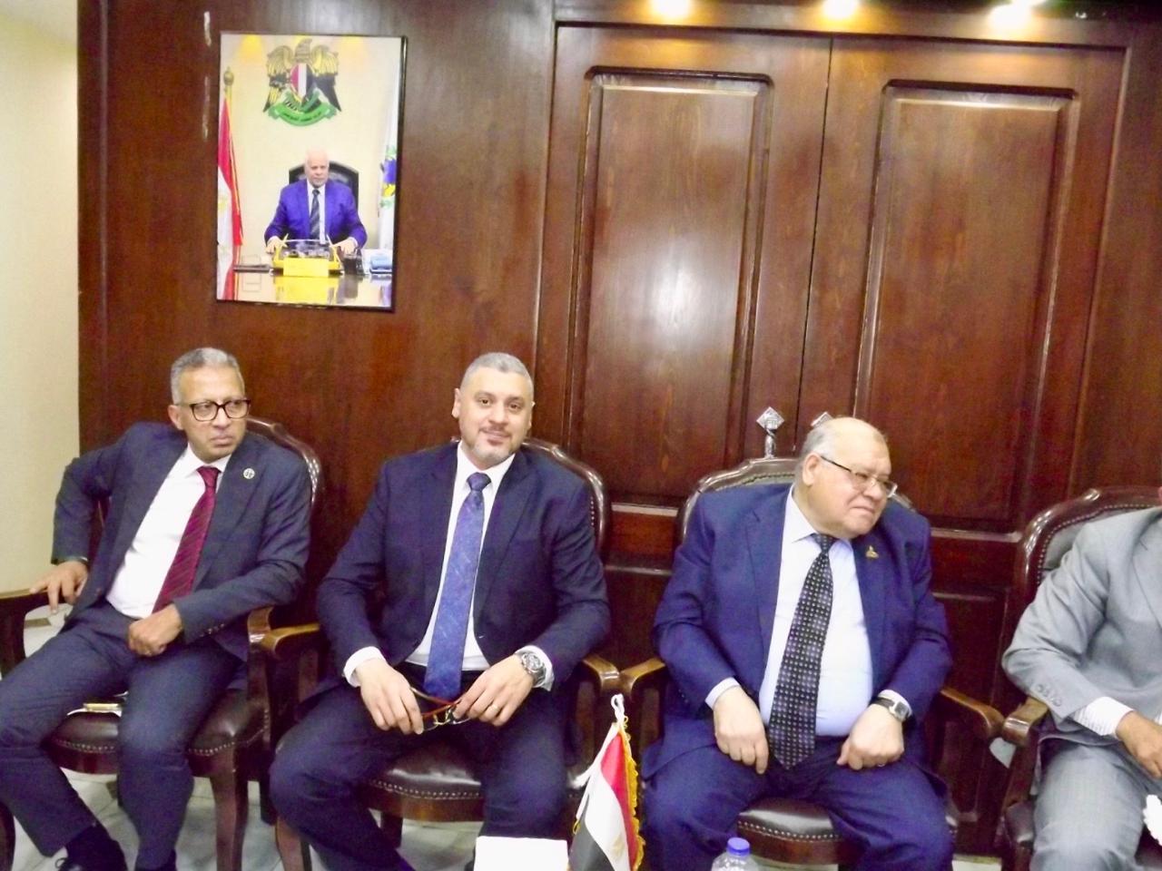  ندوة حزب مصر القومي لمناقشة مشروعات قانون الأحوال الشخصية الجديدة (2)