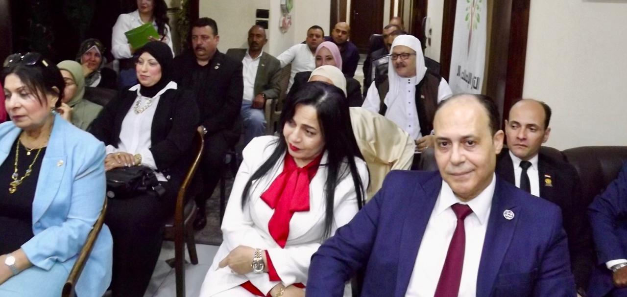  ندوة حزب مصر القومي لمناقشة مشروعات قانون الأحوال الشخصية الجديدة (13)