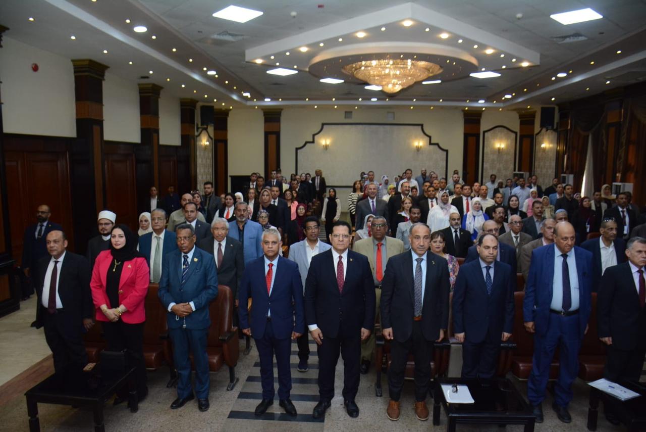 جانب من المائدة المستديرة (4)