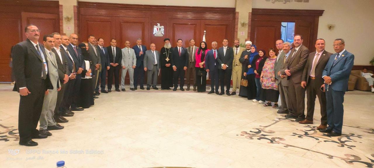 جانب من المائدة المستديرة (2)