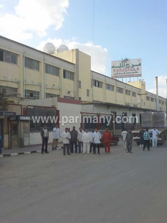 فرج عامر مصانعى فى كارثة (2)
