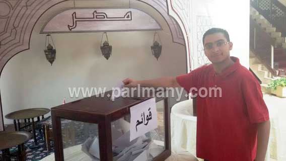 إقبال المصريين بـعمان على السفارة للتصويت فى انتخابات البرلمان (9)