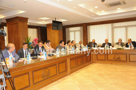 محافظ الجيزة يجتمع بأعضاء مجلس النواب عن المحافظة (6)