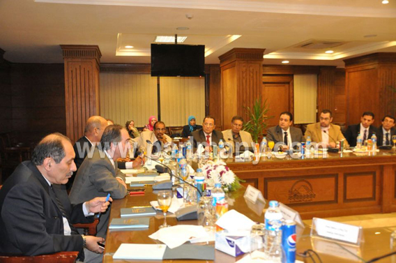 محافظ الجيزة يجتمع بأعضاء مجلس النواب عن المحافظة (2)