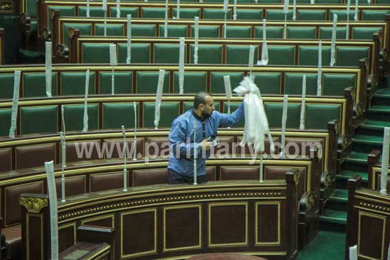 الاستعداد داخل قاعة البرلمان لتجربة التصويت الإلكترونى..وهدوء بلجنة الاستقبال (9)