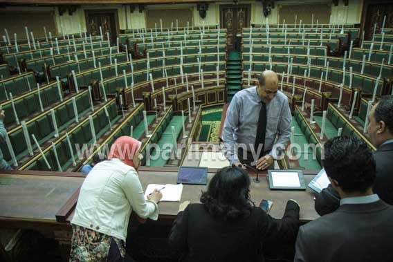 الاستعداد داخل قاعة البرلمان لتجربة التصويت الإلكترونى..وهدوء بلجنة الاستقبال (7)