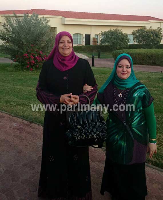 النائبه-نشوي-حسين-هاشم-مع-والدتها