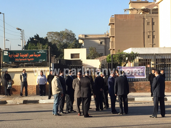 الرئيس يدلى بصوته بمدرسة مصر الجديدة النموذجية فى جولة الإعادة (3)