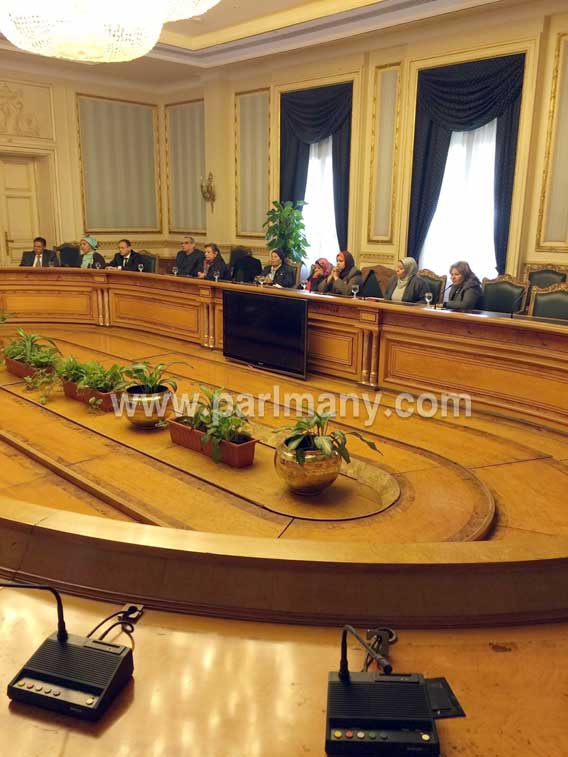 أول صورة لأعضاء البرلمان داخل مجلس الوزراء لحل أزمة خالد الصدر (2)