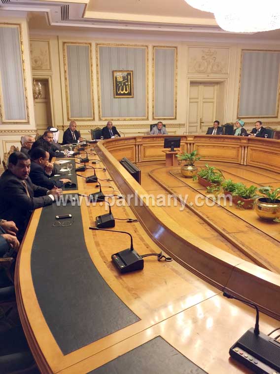 أول صورة لأعضاء البرلمان داخل مجلس الوزراء لحل أزمة خالد الصدر (1)