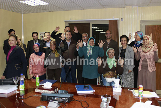 صورة جماعية للنواب الجدد واعضاء مجلس ادارة المجلس القومى لشئون الاعاقة وبعض العاملين فى المجلس