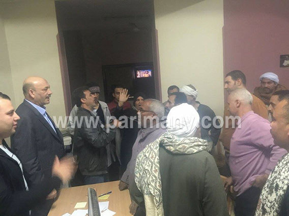 أحمد الجزار نائب البساتين يلتقى الباعة الجائلين  (2)