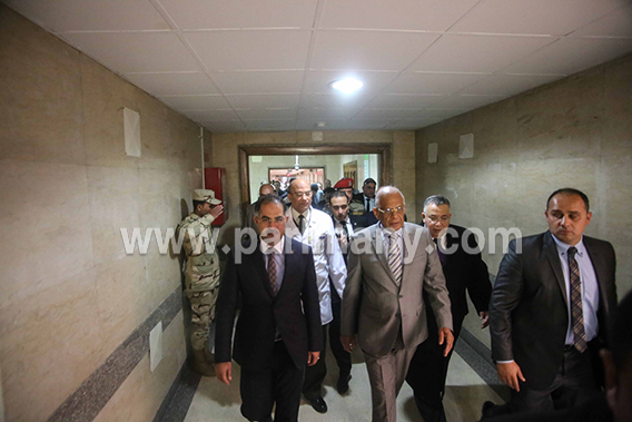 الوفد البرلمانى أثناء زيارة مستشفى المعادى (7)