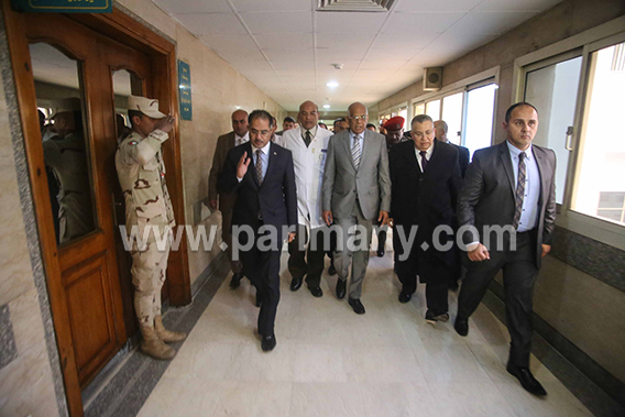 الوفد البرلمانى أثناء زيارة مستشفى المعادى (1)