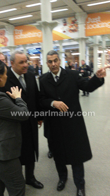 سعد الجيوشى وزير النقل خلال زيارته سكه حديد لندن (4)