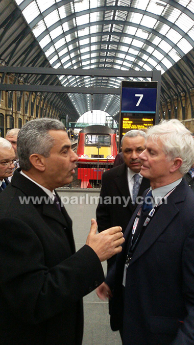 سعد الجيوشى وزير النقل خلال زيارته سكه حديد لندن (1)