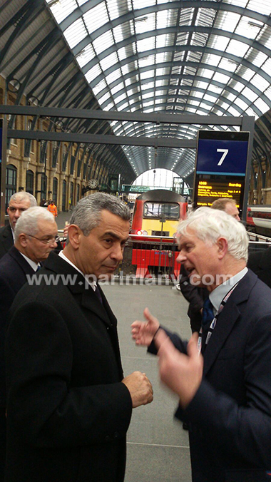 سعد الجيوشى وزير النقل خلال زيارته سكه حديد لندن (3)