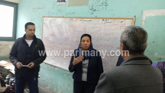 زيارة نشوى الديب لمدرسة صلاح الدين بإمبابة (6)