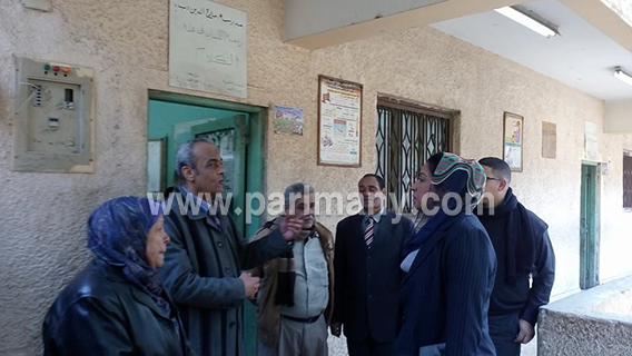 زيارة نشوى الديب لمدرسة صلاح الدين بإمبابة (5)