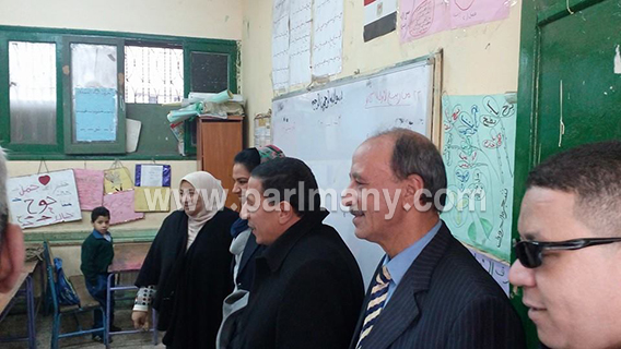 زيارة نشوى الديب لمدرسة صلاح الدين بإمبابة (2)